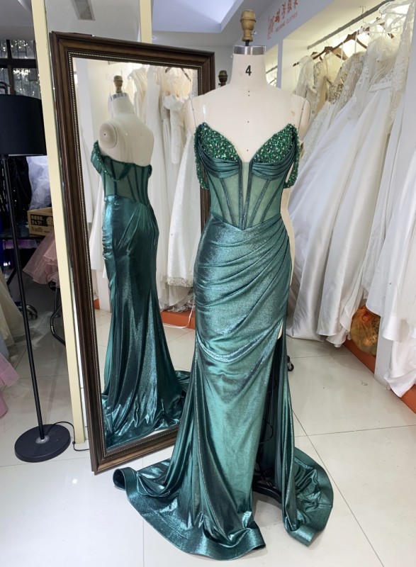 2025 Elegant Emerald Shoulder Deep V-neck Princess Mermaid Prom Dress Wholesale Hand Beads Bust Style Ball Gown
