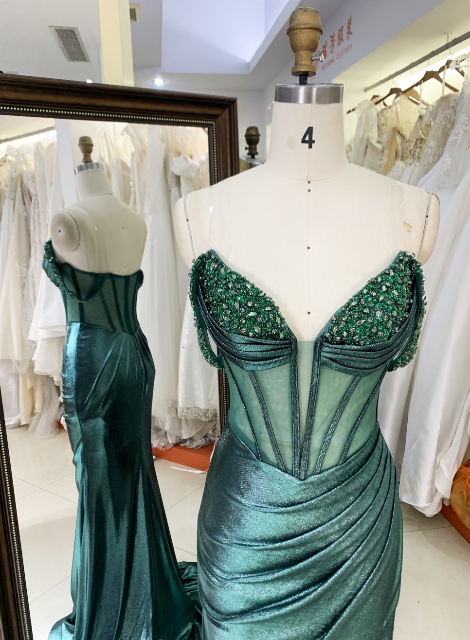 2025 Elegant Emerald Shoulder Deep V-neck Princess Mermaid Prom Dress Wholesale Hand Beads Bust Style Ball Gown