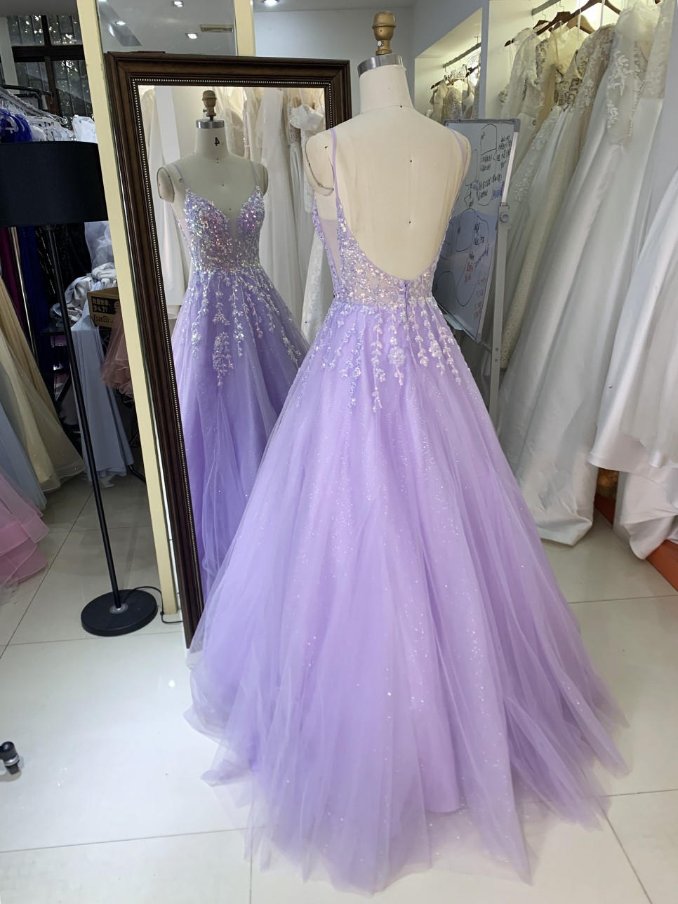 2025 New Lilac Elegant Princess Sleeveless A-Line Tulle Prom Night Dress with Plunging V-Neck Open Back Flower Evening Dresses