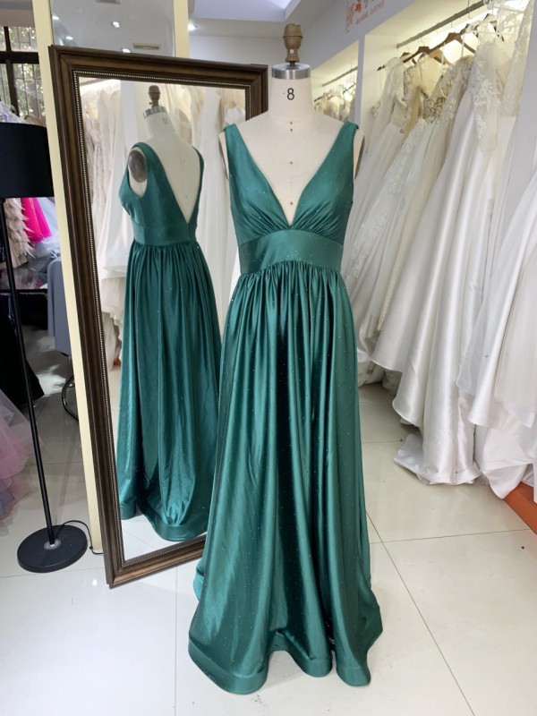 2025 New Emerald Green A-Line V-Neck Long Prom Dress Elegant Evening Gown High Slit Embroidery for Formal Graduation for Mother