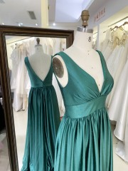 2025 New Emerald Green A-Line V-Neck Long Prom Dress Elegant Evening Gown High Slit Embroidery for Formal Graduation for Mother