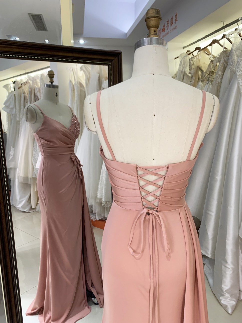 2025 New Elegant V-Neck Satin Evening Dress with Leaf Motif Rhinestones Daring High Slit - Crystal Embellished Party Dress