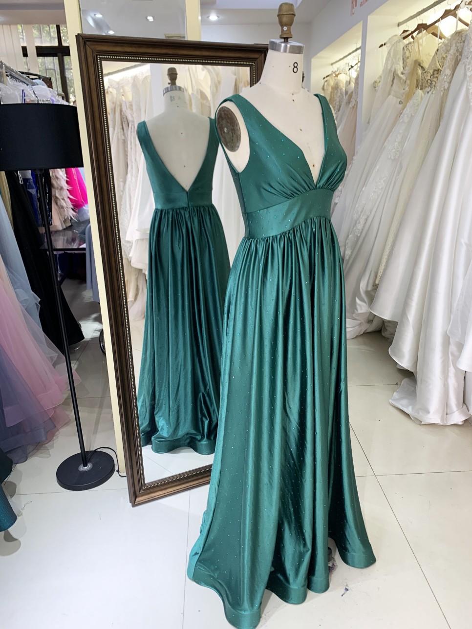 2025 New Emerald Green A-Line V-Neck Long Prom Dress Elegant Evening Gown High Slit Embroidery for Formal Graduation for Mother