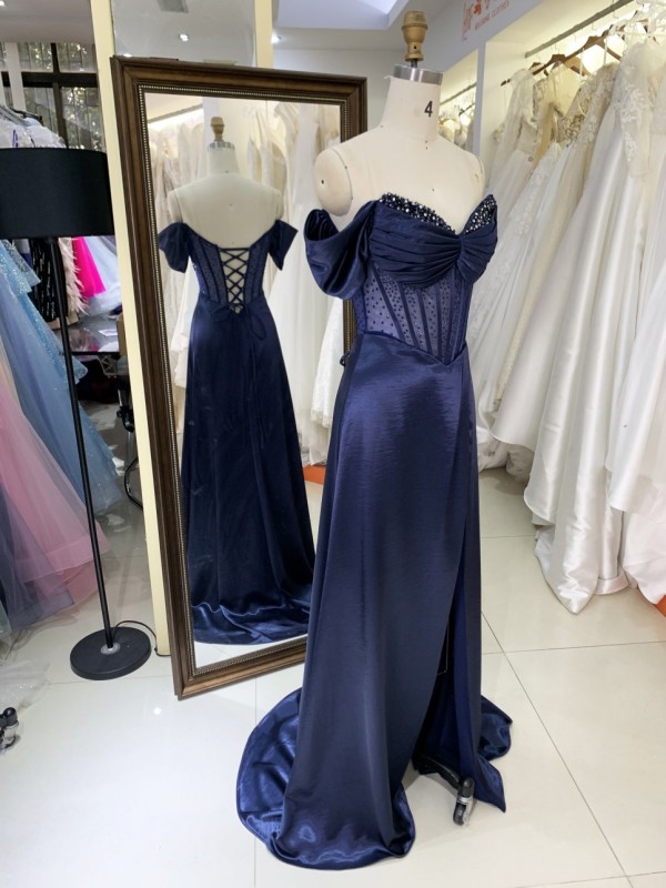 2025 Elegant Navy Blue V-Neck Satin Prom Dress with Crystal-Embellished Beaded Waist High Slit and Sequined Evening Dress