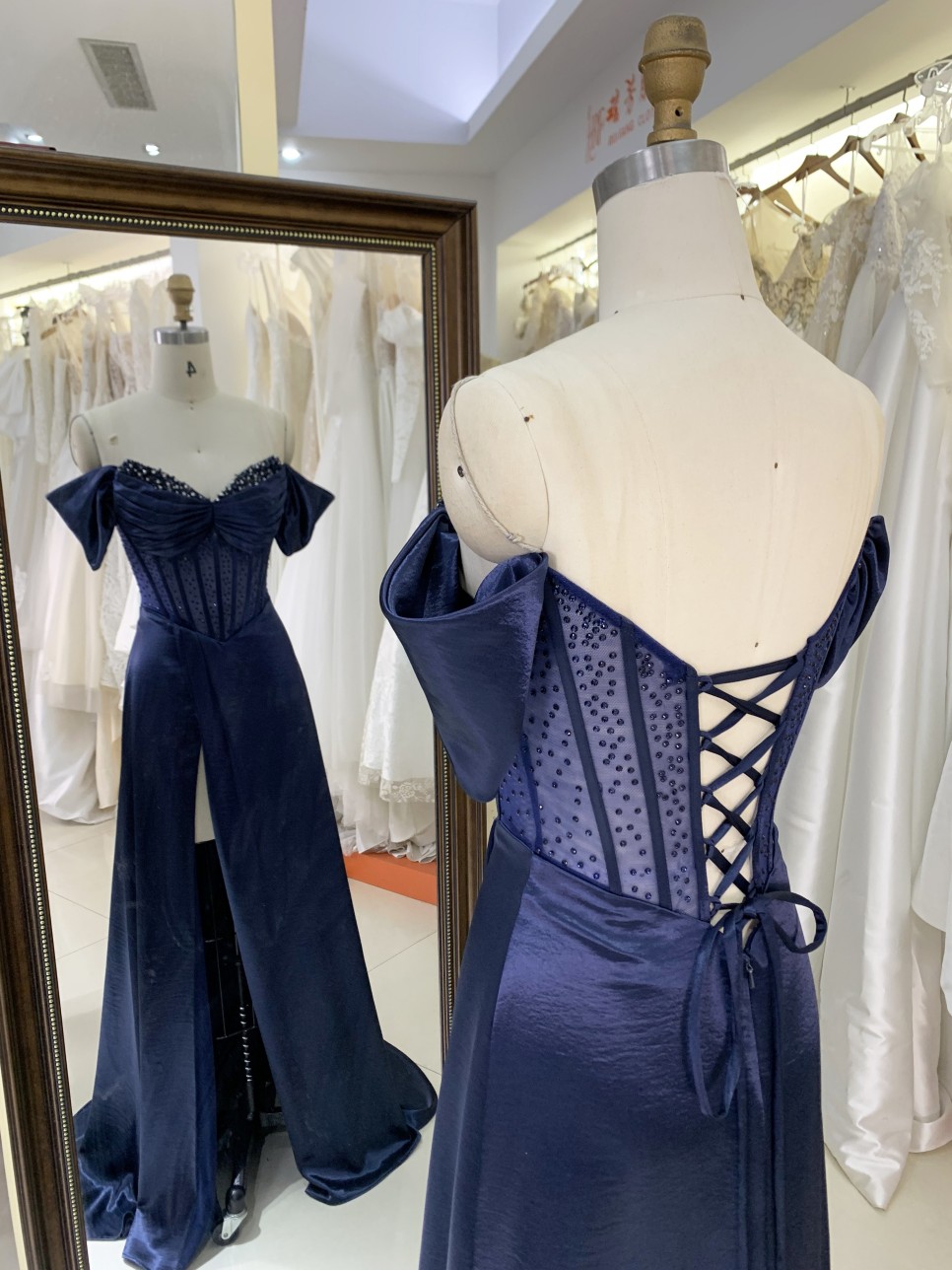 2025 Elegant Navy Blue V-Neck Satin Prom Dress with Crystal-Embellished Beaded Waist High Slit and Sequined Evening Dress