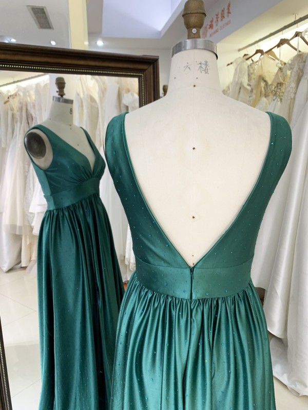 2025 New Emerald Green A-Line V-Neck Long Prom Dress Elegant Evening Gown High Slit Embroidery for Formal Graduation for Mother