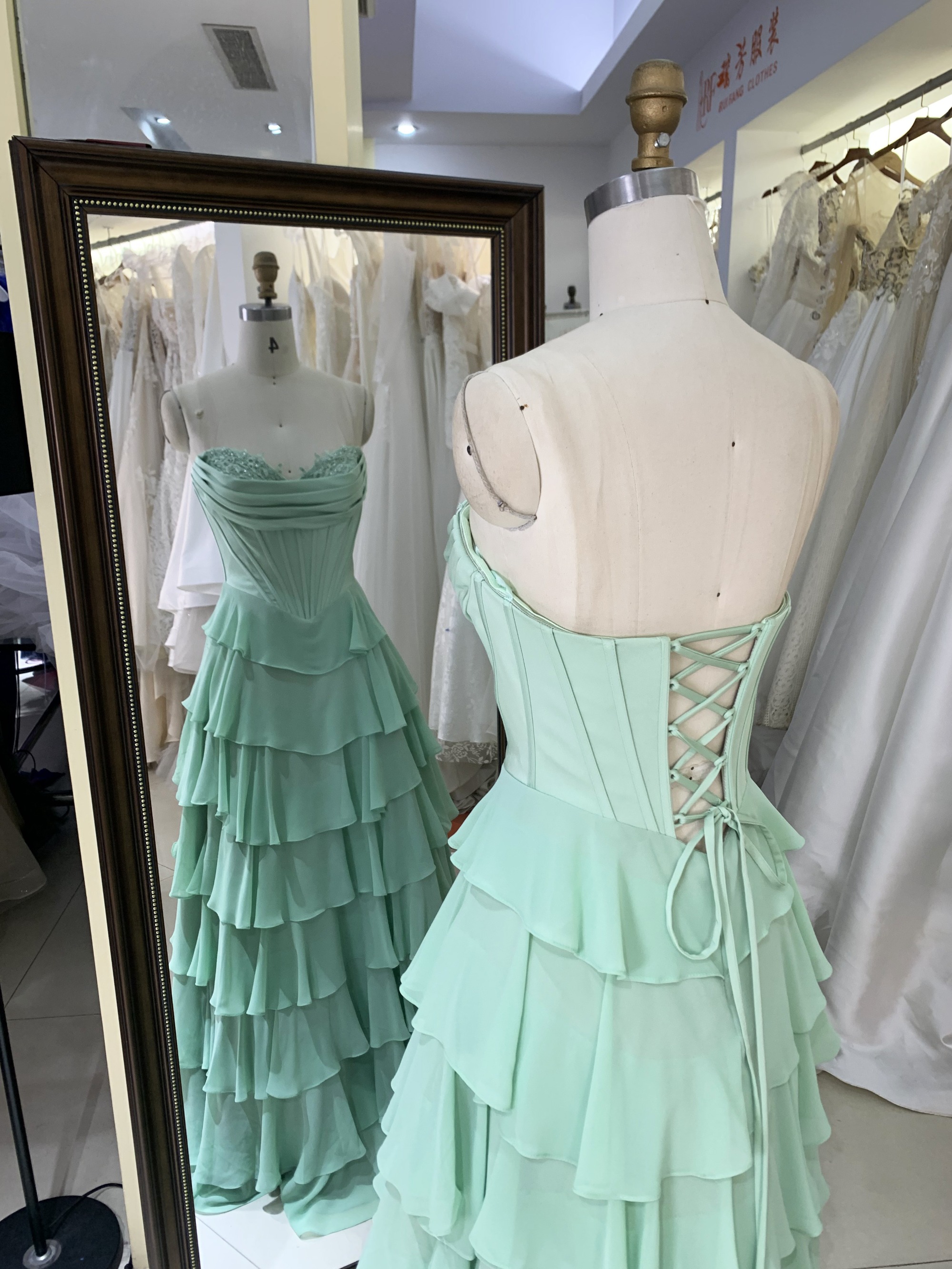 Women's High-End Ball Gown Prom Dress Boning Bodice Ruffle Princess Skirt with Sweetheart Evening Dresses Sleeveless