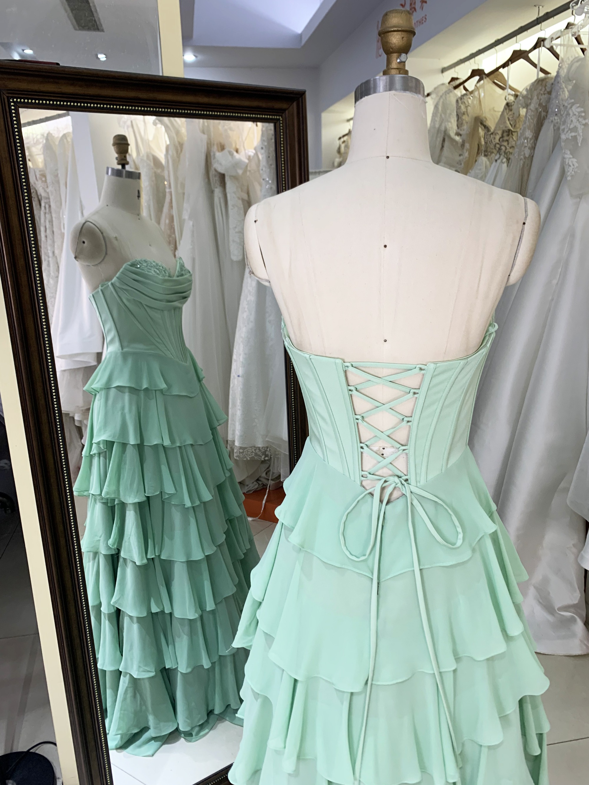 Women's High-End Ball Gown Prom Dress Boning Bodice Ruffle Princess Skirt with Sweetheart Evening Dresses Sleeveless