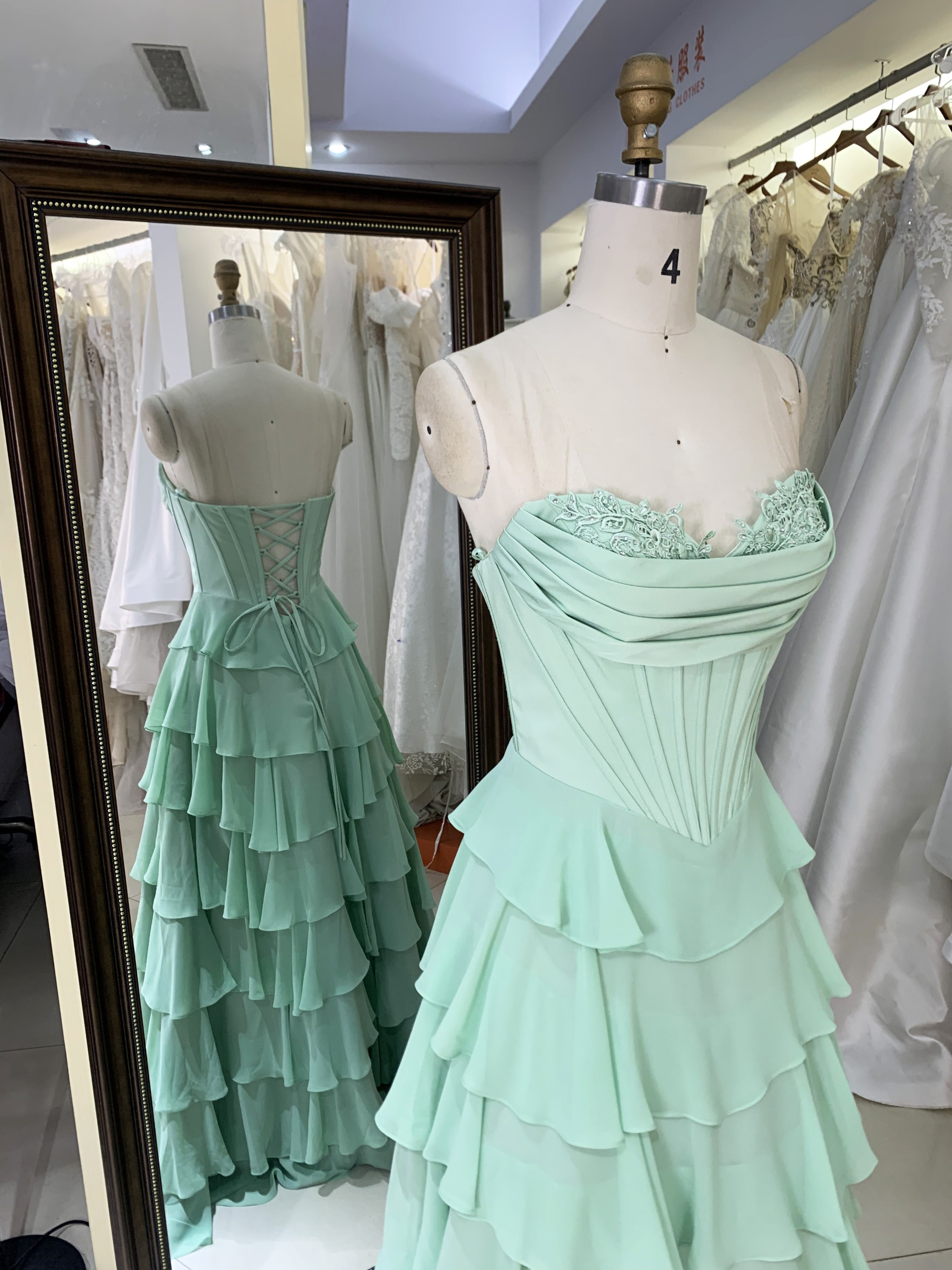 Women's High-End Ball Gown Prom Dress Boning Bodice Ruffle Princess Skirt with Sweetheart Evening Dresses Sleeveless