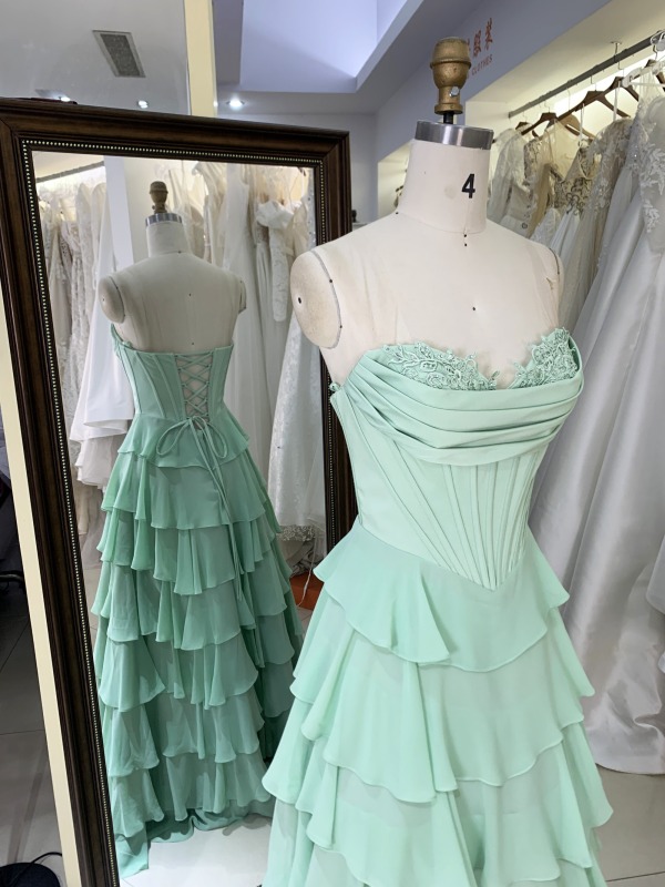 Women's High-End Ball Gown Prom Dress Boning Bodice Ruffle Princess Skirt with Sweetheart Evening Dresses Sleeveless