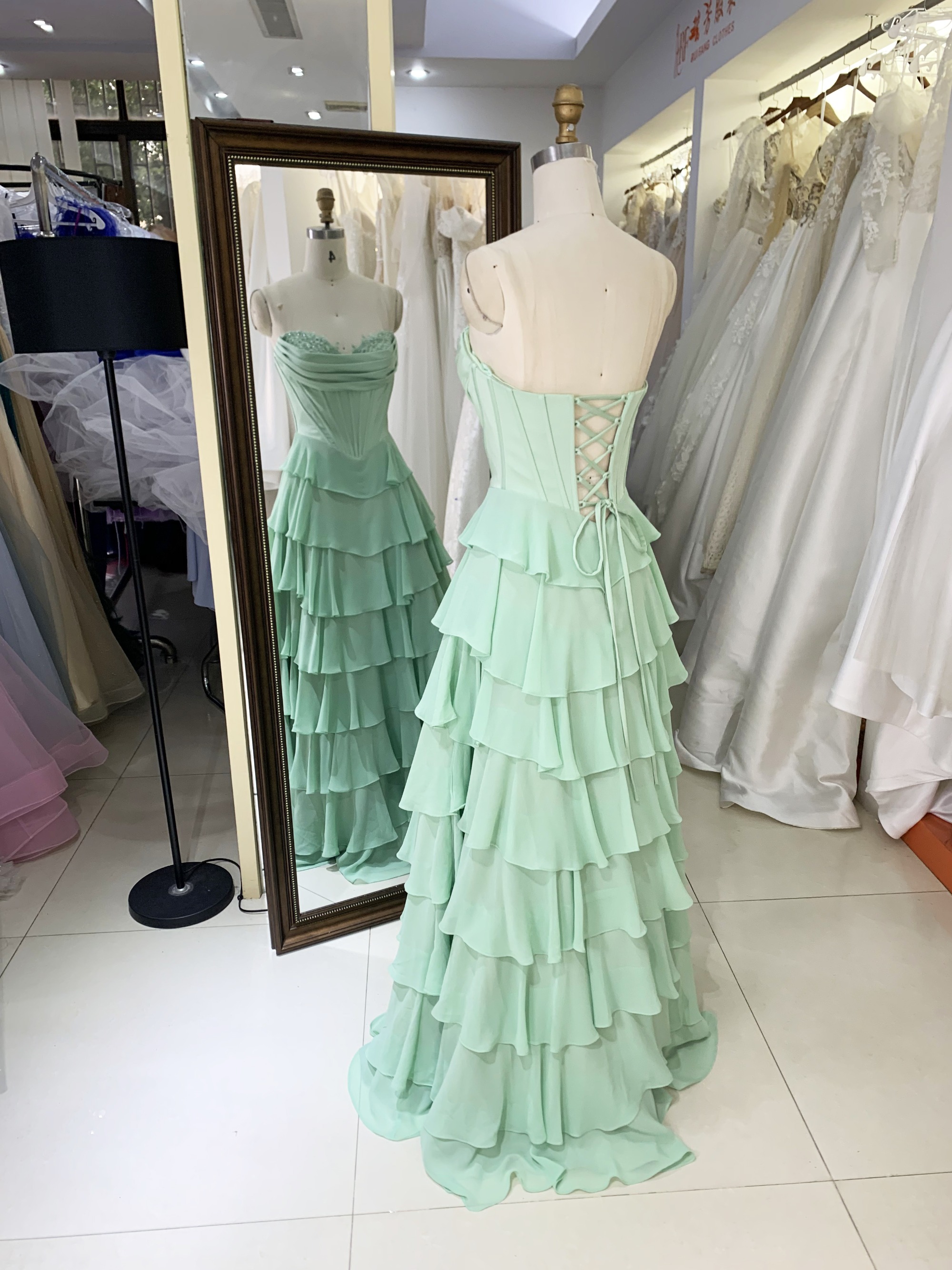 Women's High-End Ball Gown Prom Dress Boning Bodice Ruffle Princess Skirt with Sweetheart Evening Dresses Sleeveless