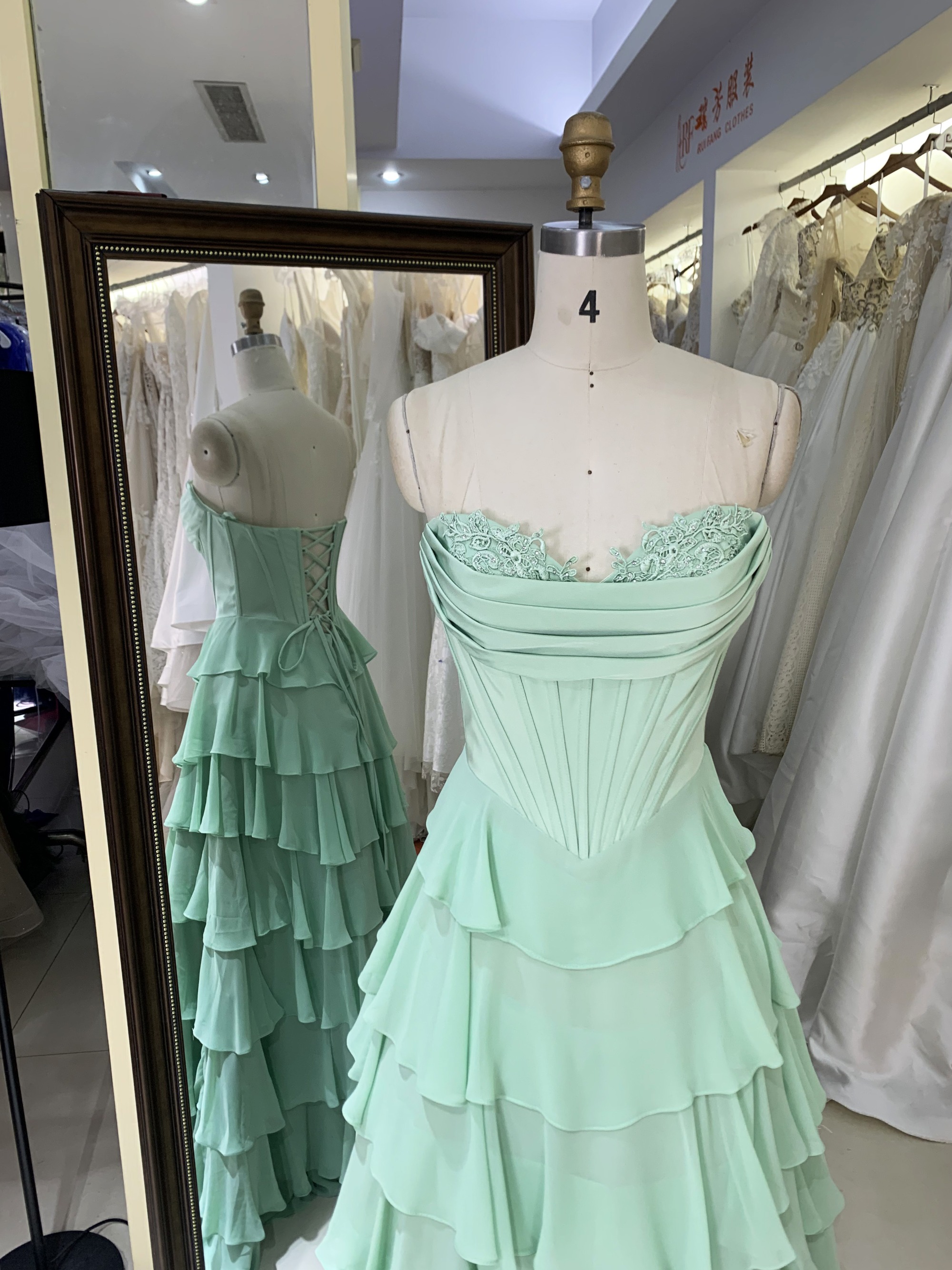 Women's High-End Ball Gown Prom Dress Boning Bodice Ruffle Princess Skirt with Sweetheart Evening Dresses Sleeveless