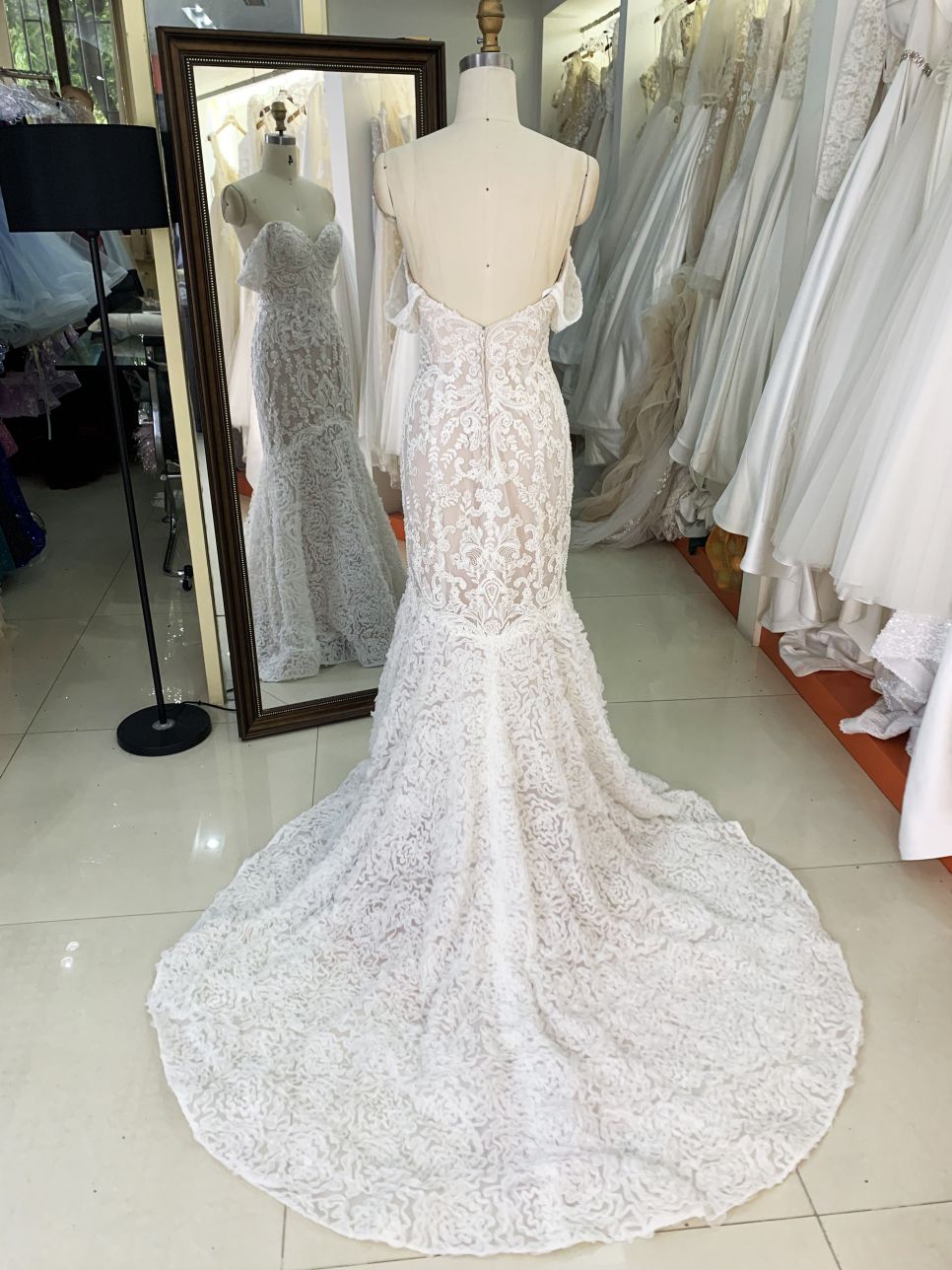 2025 New Luxury French Embroidery Applique V-neck Bridal Wedding Dress Party Lace Custom Lace Elegant Mermaid Wedding Dress