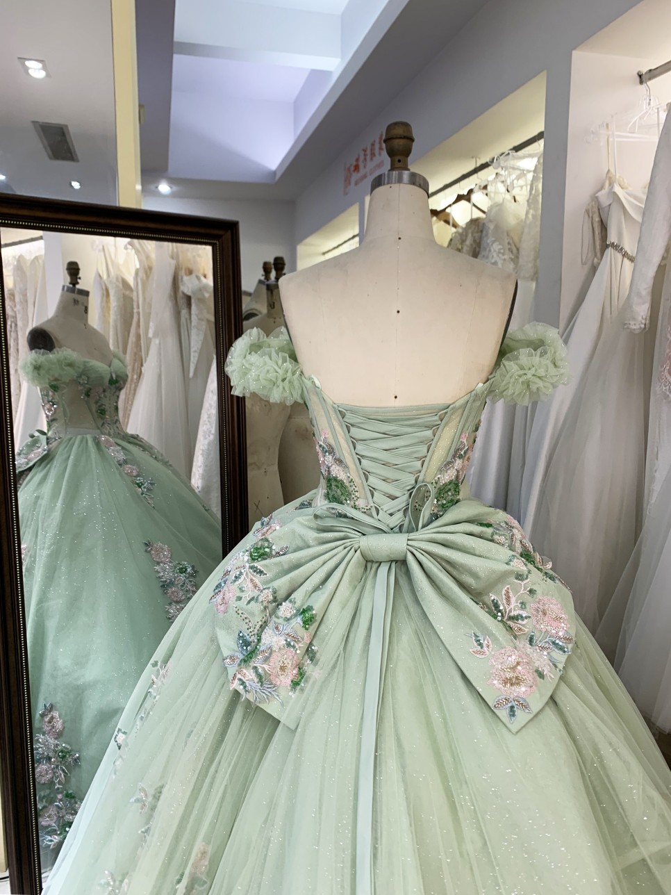 Elegant Princess Quinceanera Dresses Ball Gown Beaded 3D Flowers Party Sweet Party Dress Quinceanera