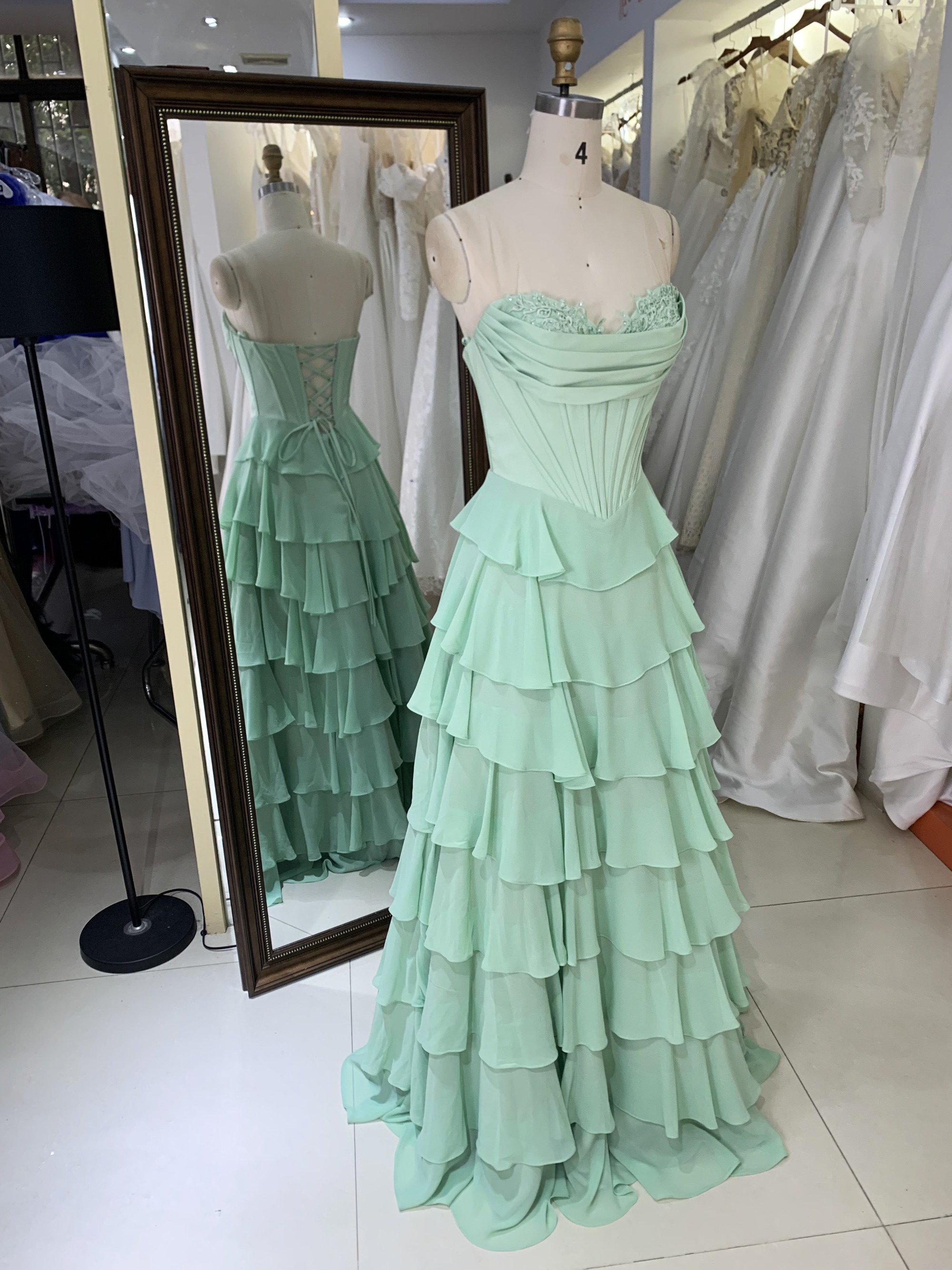 Women's High-End Ball Gown Prom Dress Boning Bodice Ruffle Princess Skirt with Sweetheart Evening Dresses Sleeveless