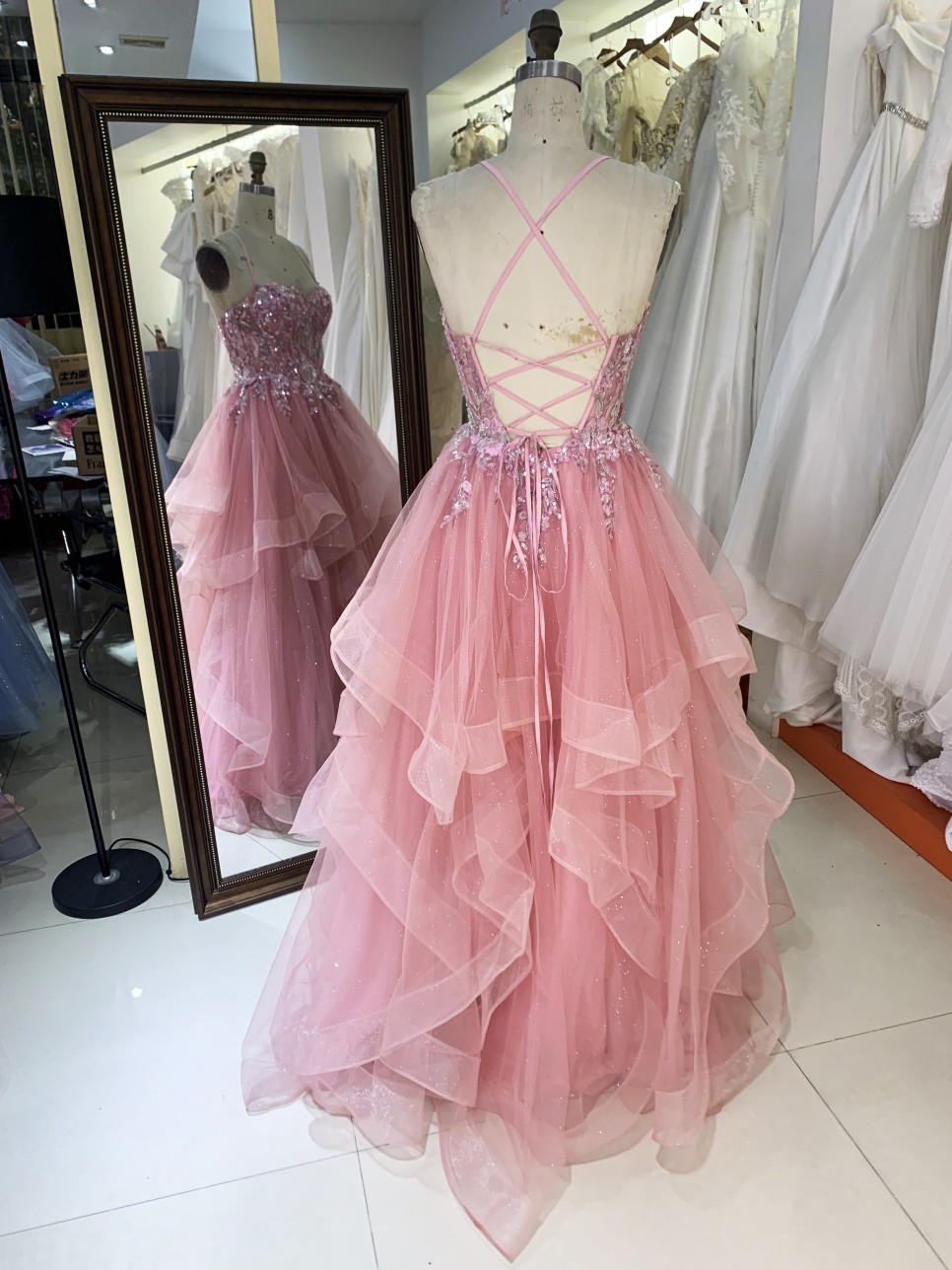Latest Design Prom Dresses pink Color with Lace up Back Flowers Decorated Dress 2026
