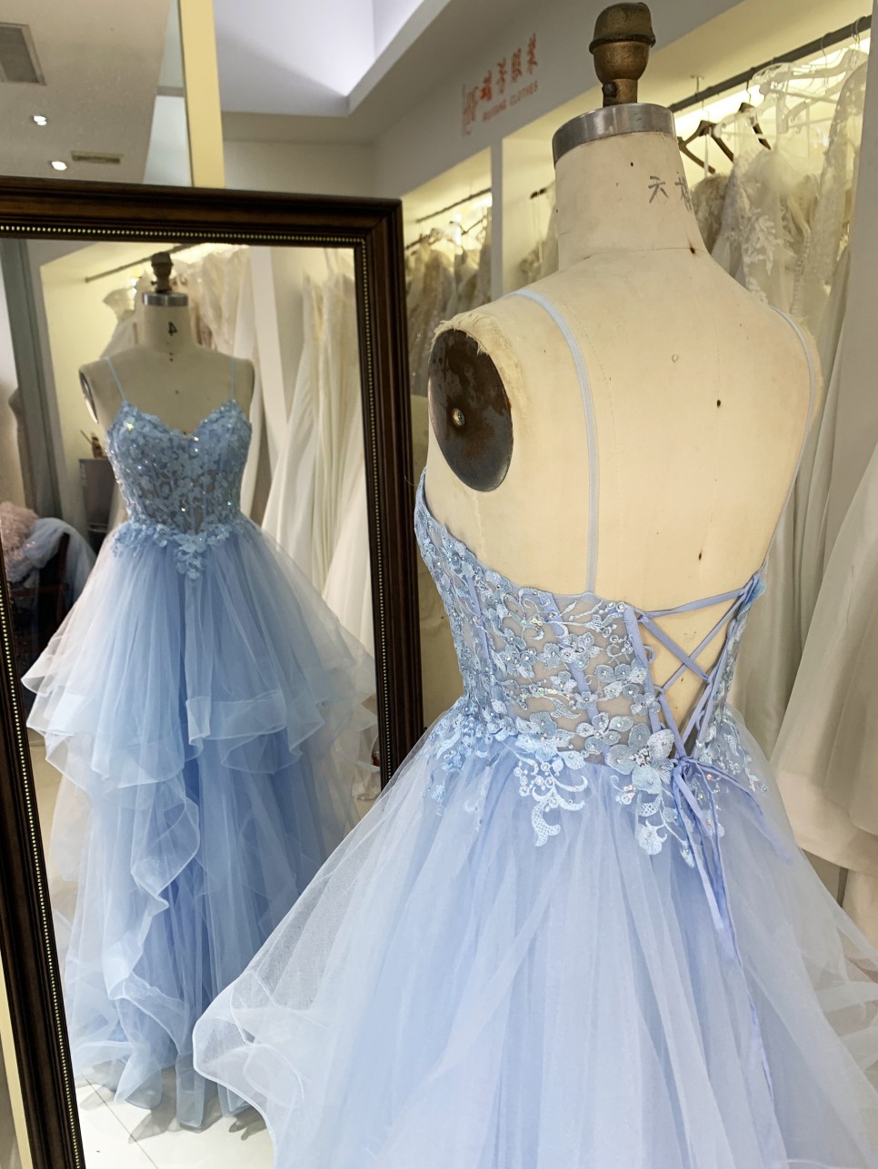 2025 High Quality Wholesale fairy Princess Fluffy Lace Baby Blue Ruffle V-neck Prom Dresses Sleeveless Evening Dress