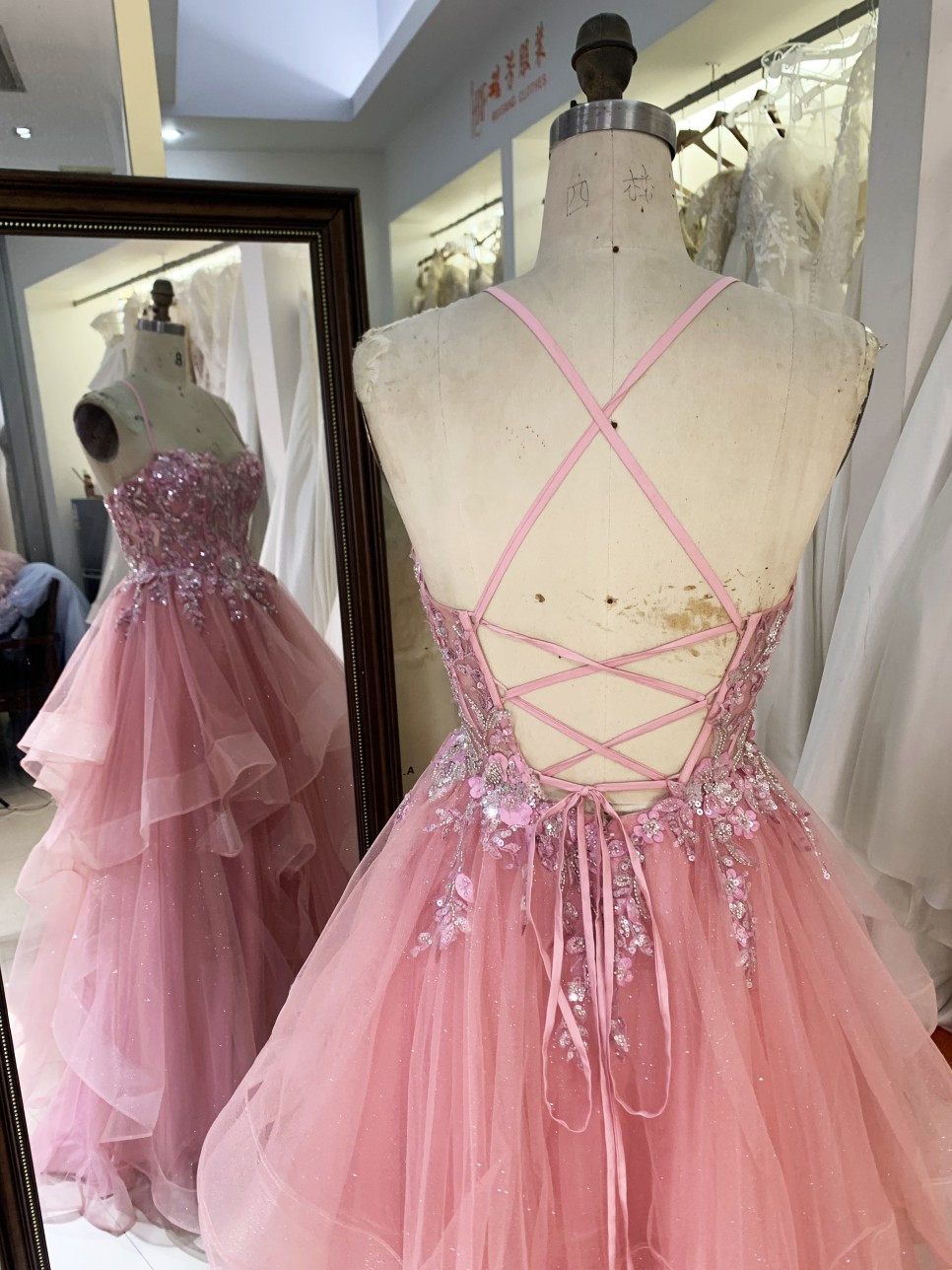 Latest Design Prom Dresses pink Color with Lace up Back Flowers Decorated Dress 2026