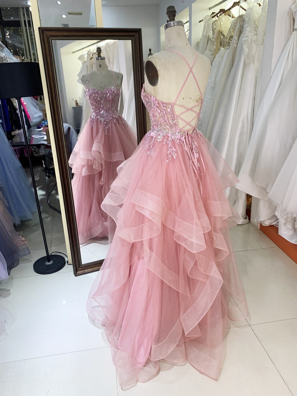 Latest Design Prom Dresses pink Color with Lace up Back Flowers Decorated Dress 2026