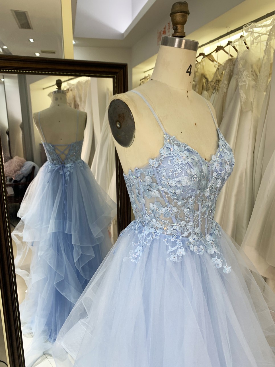 2025 High Quality Wholesale fairy Princess Fluffy Lace Baby Blue Ruffle V-neck Prom Dresses Sleeveless Evening Dress