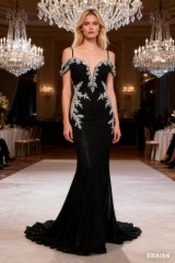 Chic Deep V-Neck Long Mermaid Evening Gown with Backless Embellishment Contrast Color Applique Party Style Natural
