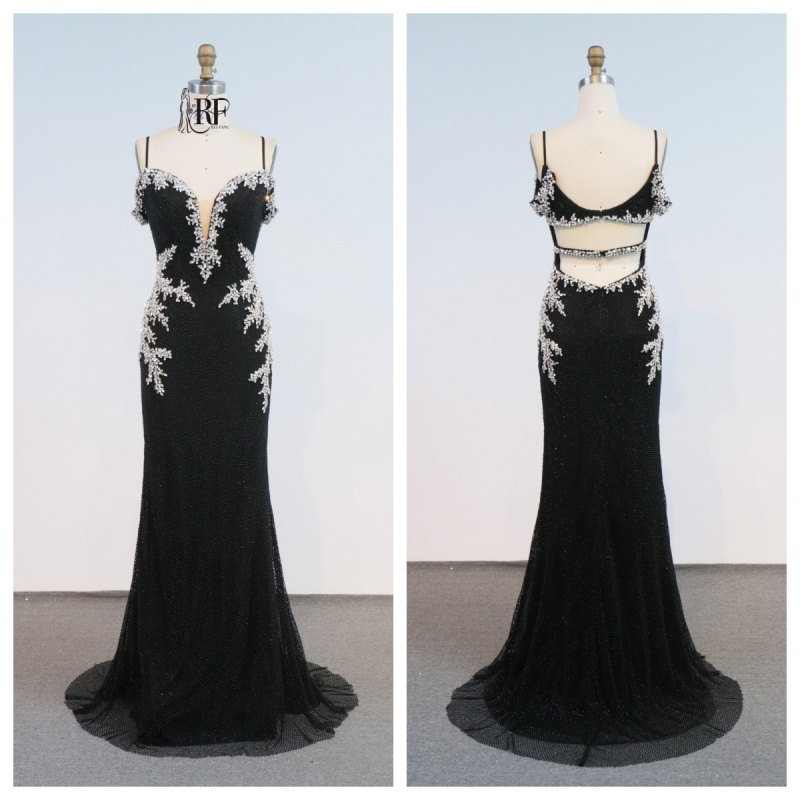 Chic Deep V-Neck Long Mermaid Evening Gown with Backless Embellishment Contrast Color Applique Party Style Natural