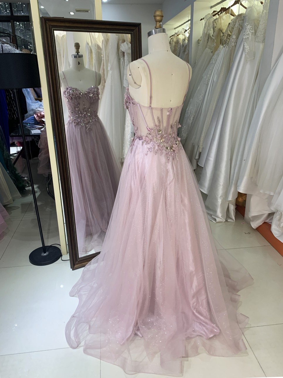 Chic Dark Rose Elegant Princess Sleeveless A-Line Tulle Prom Plunging V-Neck Open Back Romantic Floor-Length Evening Wear
