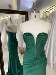 2025 Emerald Green Strapless Long Satin Prom Dresses Sweep Train Evening Party Slit Floor-Length Dress Rhinestone Detail