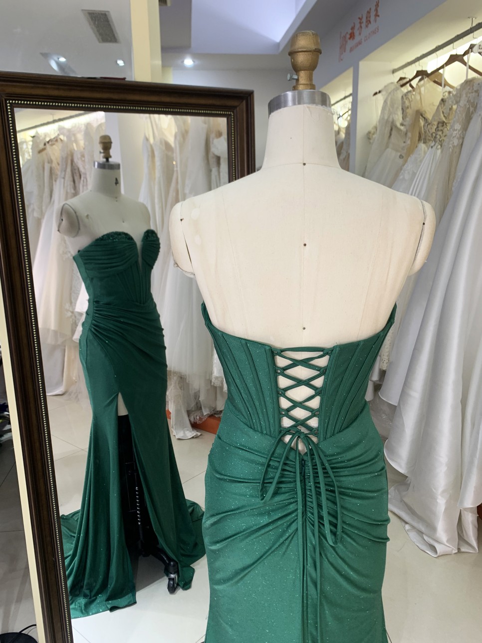 2025 Emerald Green Strapless Long Satin Prom Dresses Sweep Train Evening Party Slit Floor-Length Dress Rhinestone Detail