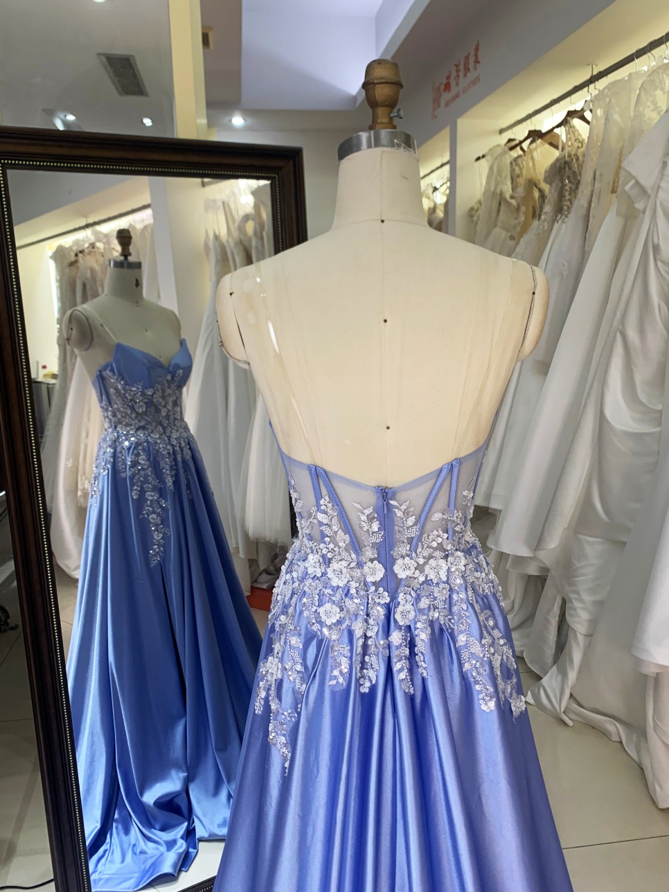 2025 Chic Light Blue Applique Deep V-Neck Floor-Length Mermaid Formal Prom Evening Gown Satin Fabric Embellishment Sweep Train