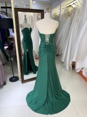 2025 Emerald Green Strapless Long Satin Prom Dresses Sweep Train Evening Party Slit Floor-Length Dress Rhinestone Detail