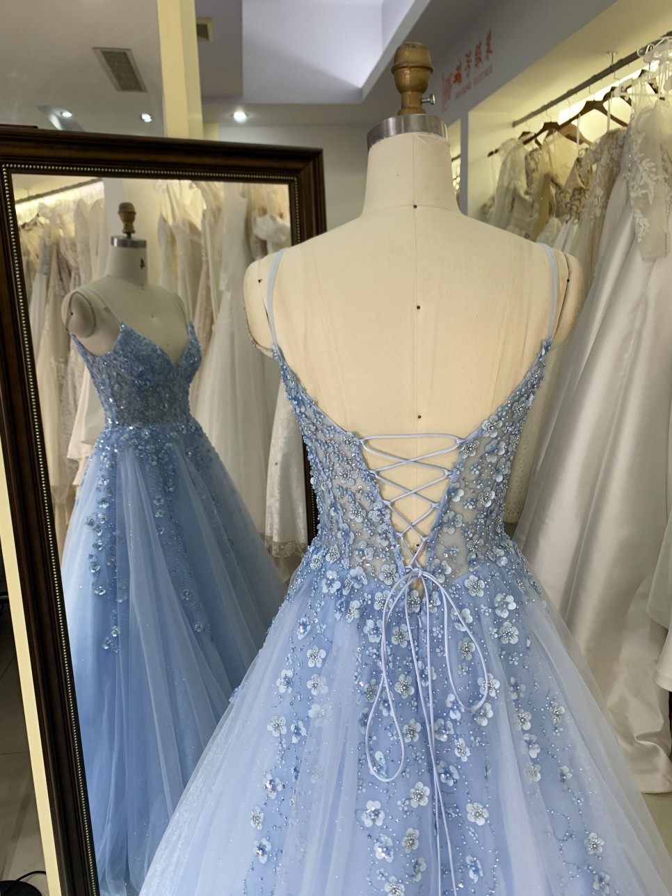 Factory Wholesale Light Blue Red Embroidery Corset a Line Prom Princess Tulle Ball Gown