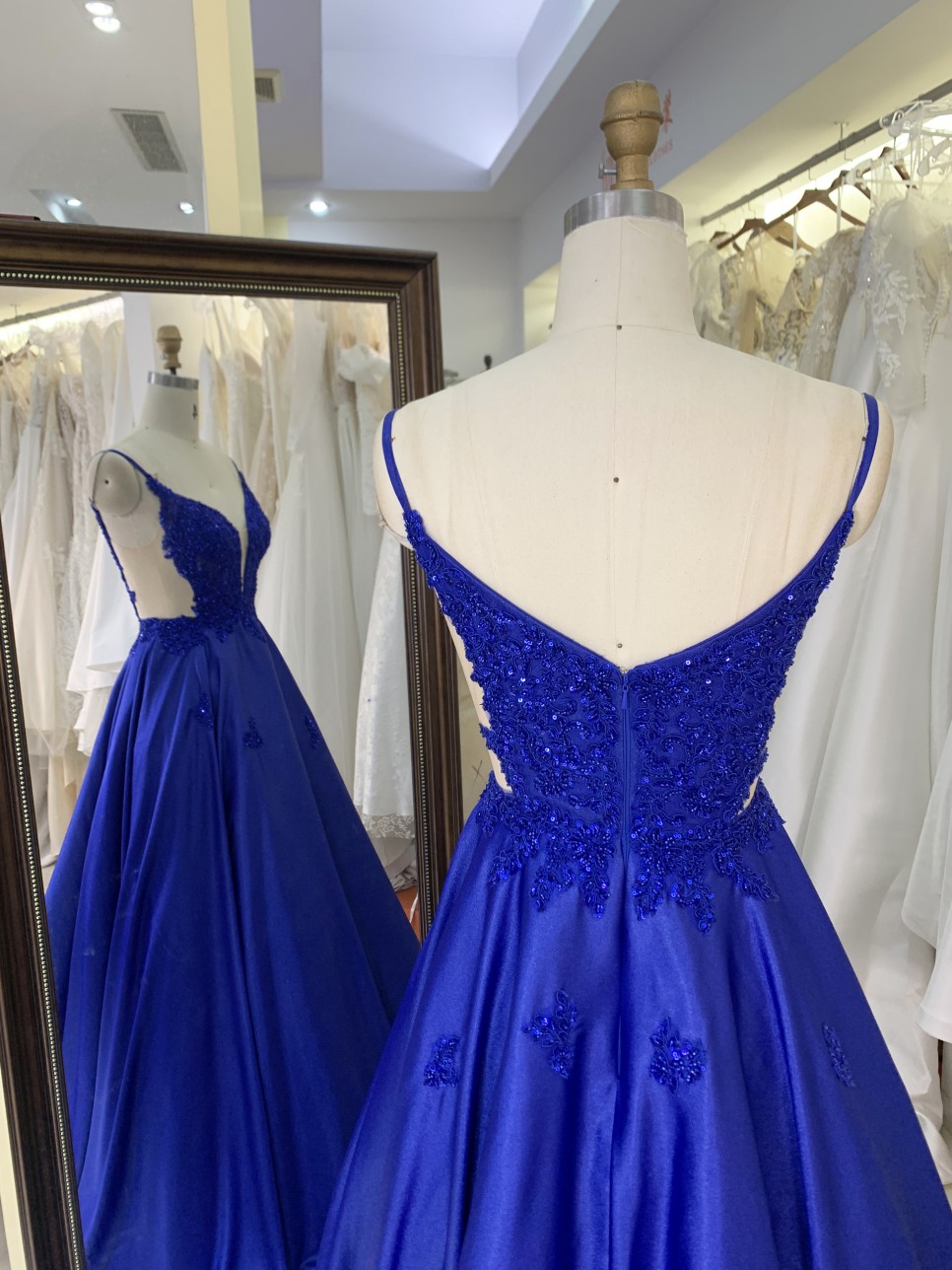 Factory Wholesale Royal Sleeveless Shiny Satin Embroidery See Through a Line Prom Dresses