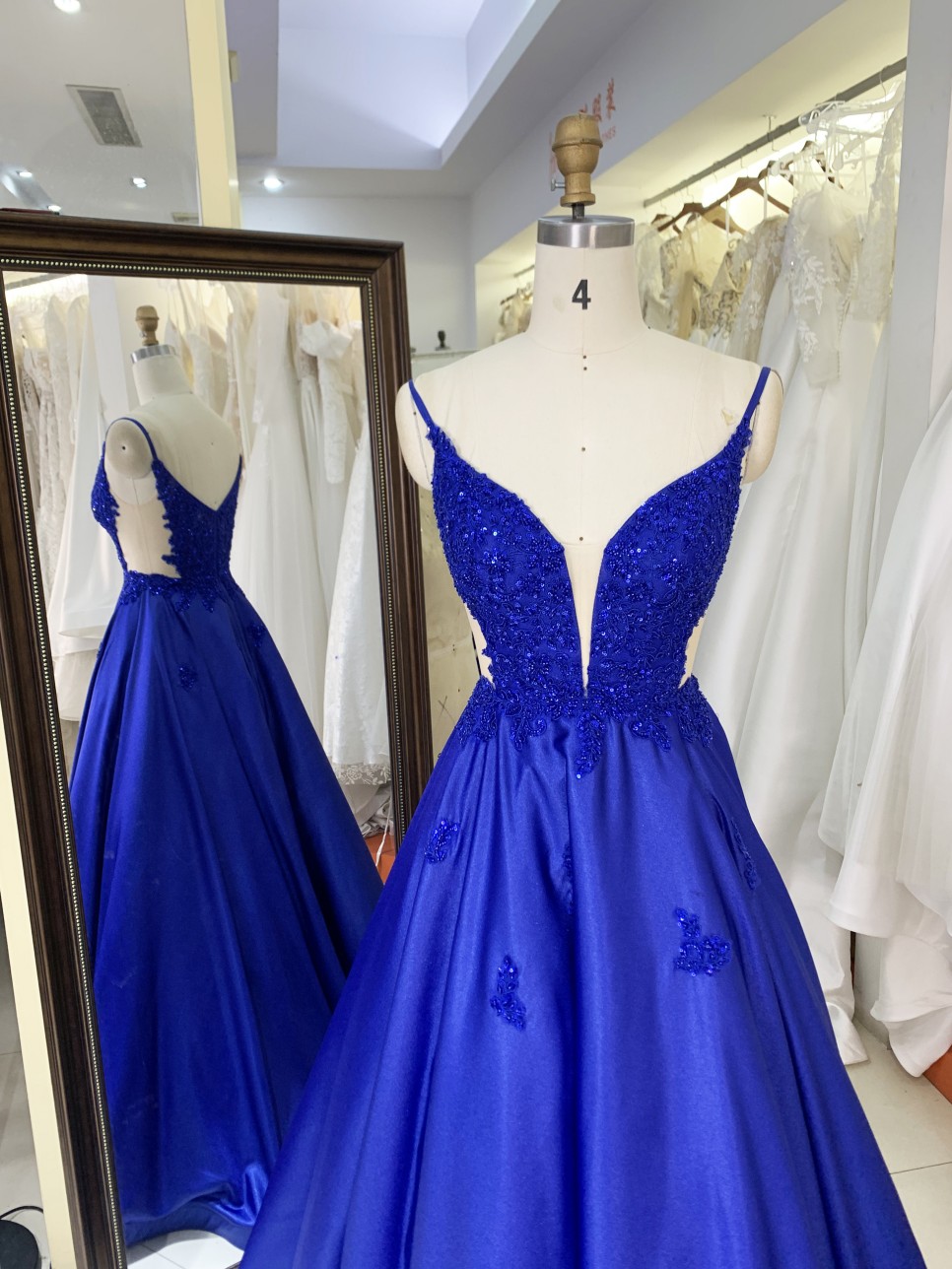 Factory Wholesale Royal Sleeveless Shiny Satin Embroidery See Through a Line Prom Dresses