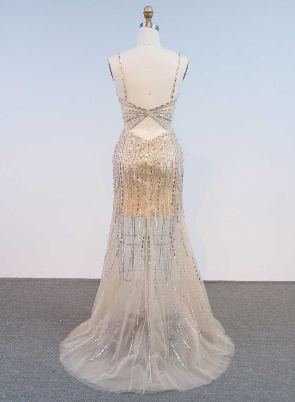 High Quality Elegant V-neck Sequined Beaded Sweep Train Floor-Length Mermaid Evening Dress for Women 2026