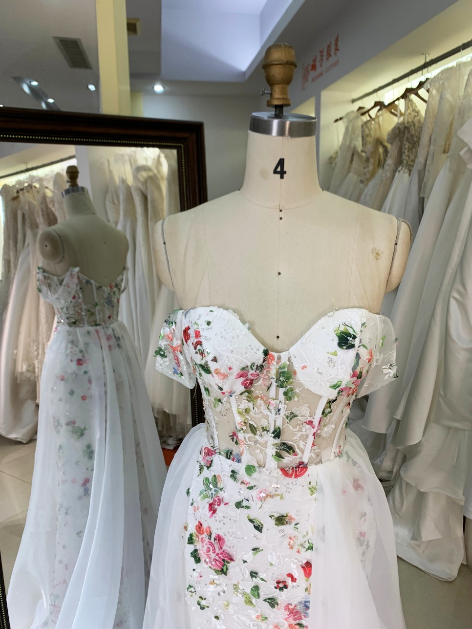 2026 High Quality Mermaid Tulle Floral Lace Floor-Length Luxury Prom Dress White Shoulder Evening Party Sweep Train