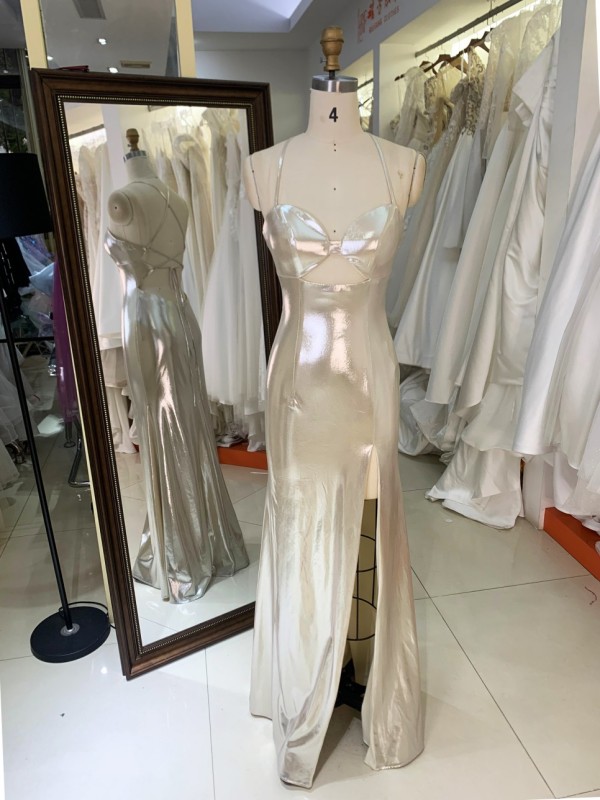 2026 Champagne Satin Trumpet/Mermaid Natural Waist Evening Gown Spaghetti Straps Pleat Sweep Train Solid Floor-length Prom Dress