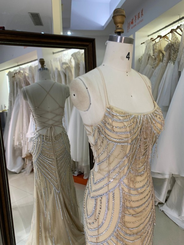 2026 High Quality Elegant V-neck Sequined Tassel Crystal Chain Style Sweep Train Floor-Length Mermaid Luxury Evening Dress Women