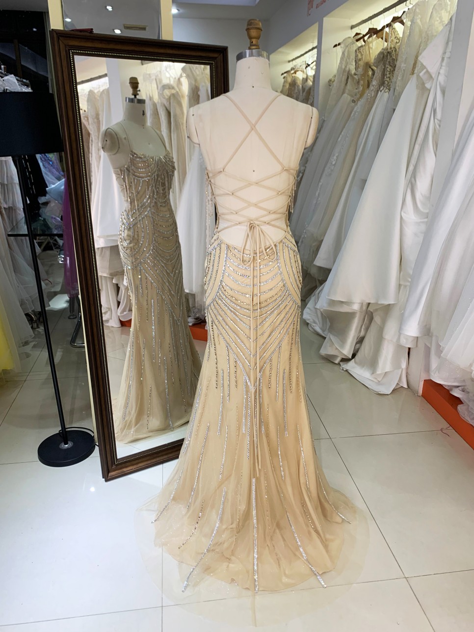 2026 High Quality Elegant V-neck Sequined Tassel Crystal Chain Style Sweep Train Floor-Length Mermaid Luxury Evening Dress Women