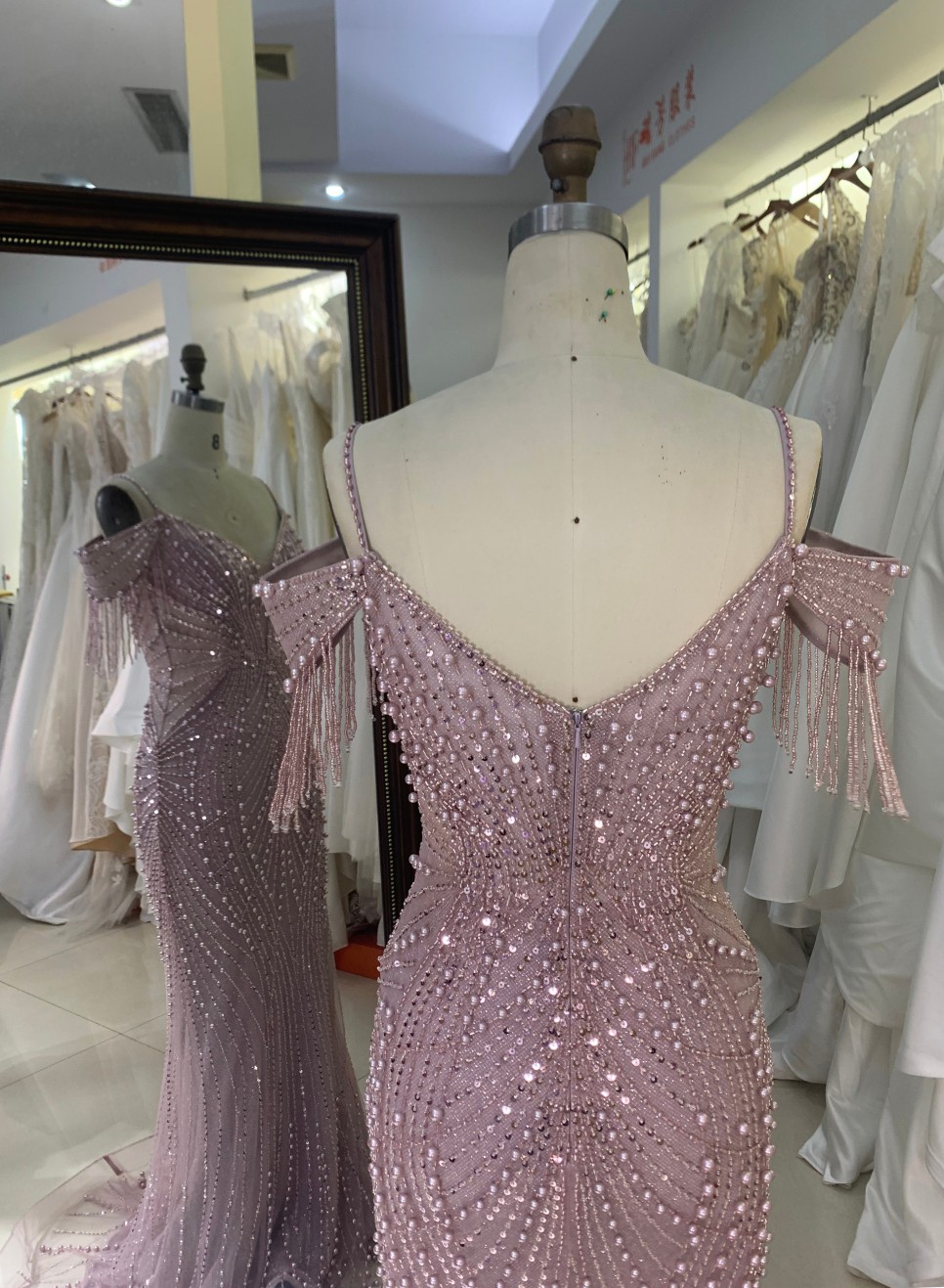 2026 Luxury Spaghetti Strap Floor-Length Mermaid V-Neck Evening Gown with Beaded Embroidery Sequins Crystals Sweep Train