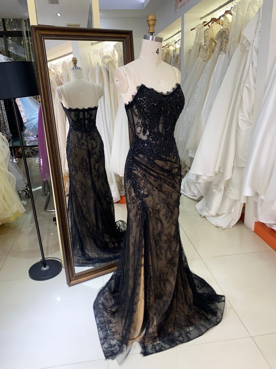 2026 Stunning Scoop Neck Mermaid Floor-Length Satin Party Prom Sparkly Crystal Chain Embellishment Strapless Black Lace Evening