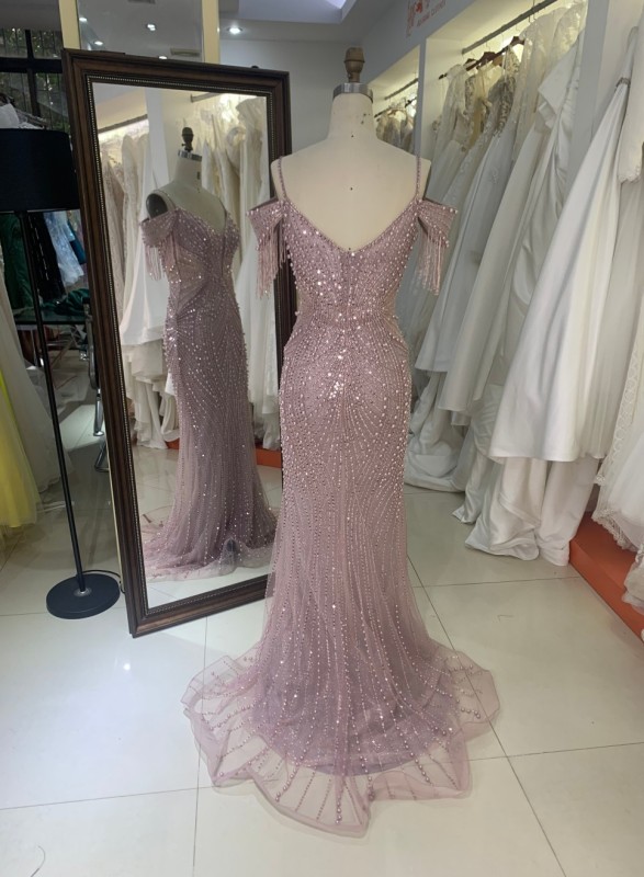 2026 Luxury Spaghetti Strap Floor-Length Mermaid V-Neck Evening Gown with Beaded Embroidery Sequins Crystals Sweep Train