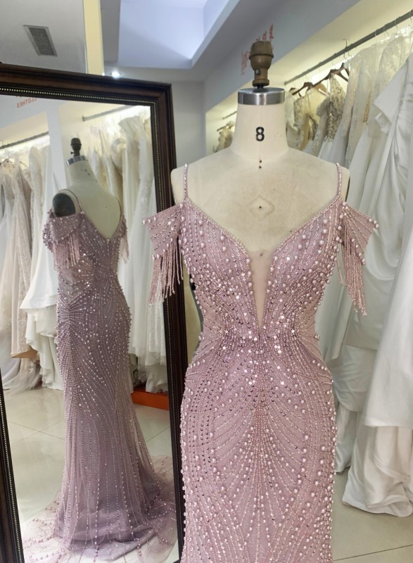 2026 Luxury Spaghetti Strap Floor-Length Mermaid V-Neck Evening Gown with Beaded Embroidery Sequins Crystals Sweep Train