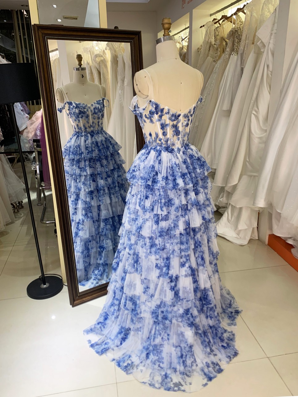 2026 High Quality Elegant Light Blue Floral Printed Tiered Floor-Length Sweep Train Prom Dresses Slit Spaghetti Strap