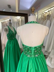 2026 Luxury Satin Green Floor-Length Sweep Train Spaghetti Strap Prom Dresses Backless Halter with Sequined Appliques