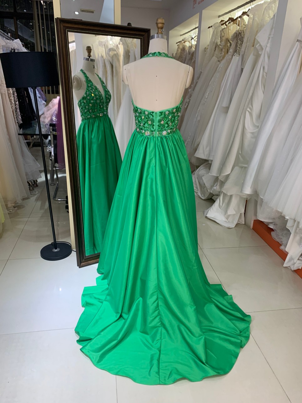 2026 Luxury Satin Green Floor-Length Sweep Train Spaghetti Strap Prom Dresses Backless Halter with Sequined Appliques