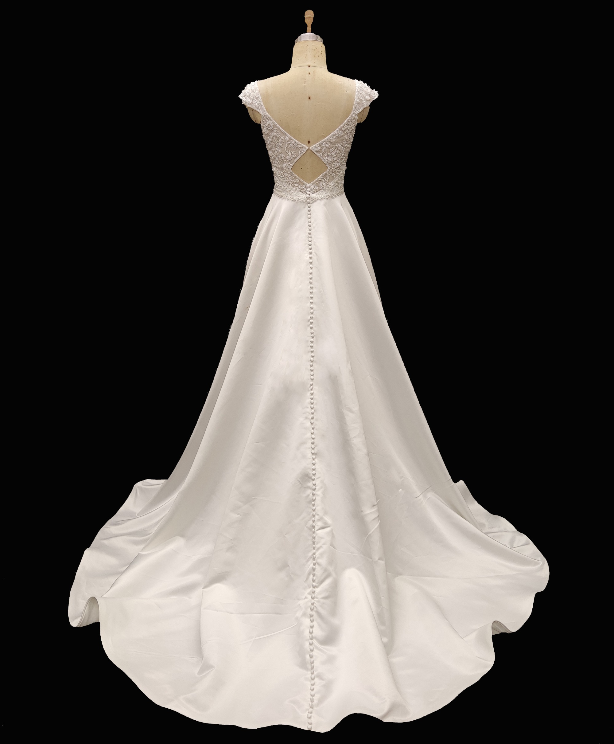 Hot Selling Elegant A-Line Wedding Dress V Neckline Lace with Embroidery Long Party Gowns with Natural Waistline