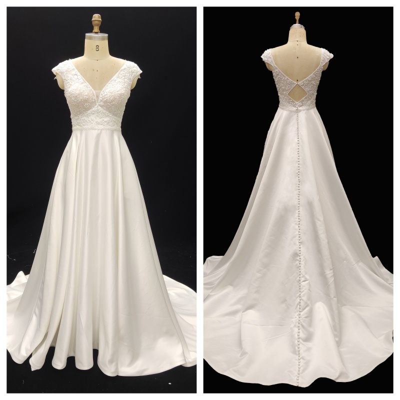 Hot Selling Elegant A-Line Wedding Dress V Neckline Lace with Embroidery Long Party Gowns with Natural Waistline