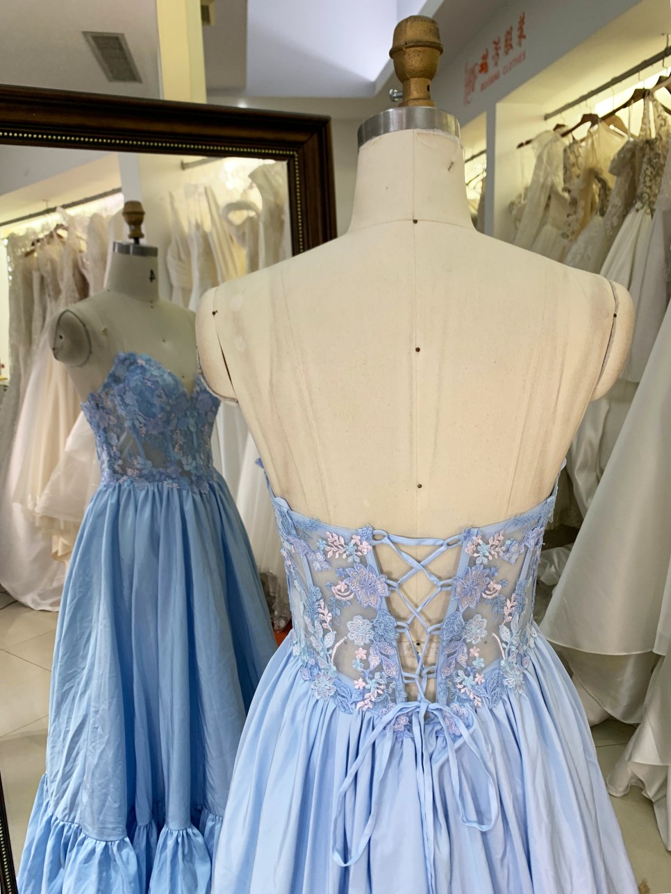 2026 Factory Wholesale Elegant Long Prom Dresses with Embroidery Flowers Evening Dresses Floor-length Evening Party Dress