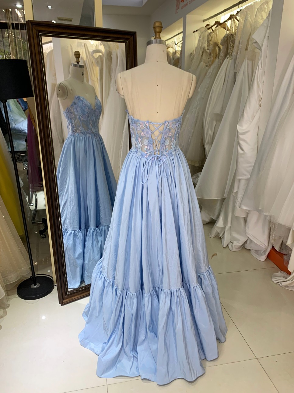 2026 Factory Wholesale Elegant Long Prom Dresses with Embroidery Flowers Evening Dresses Floor-length Evening Party Dress